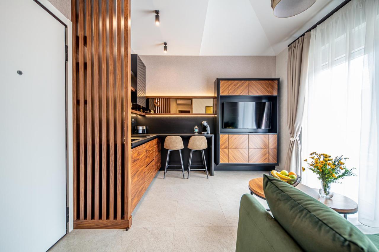 Enyana Luxury Suites Котор Екстериор снимка